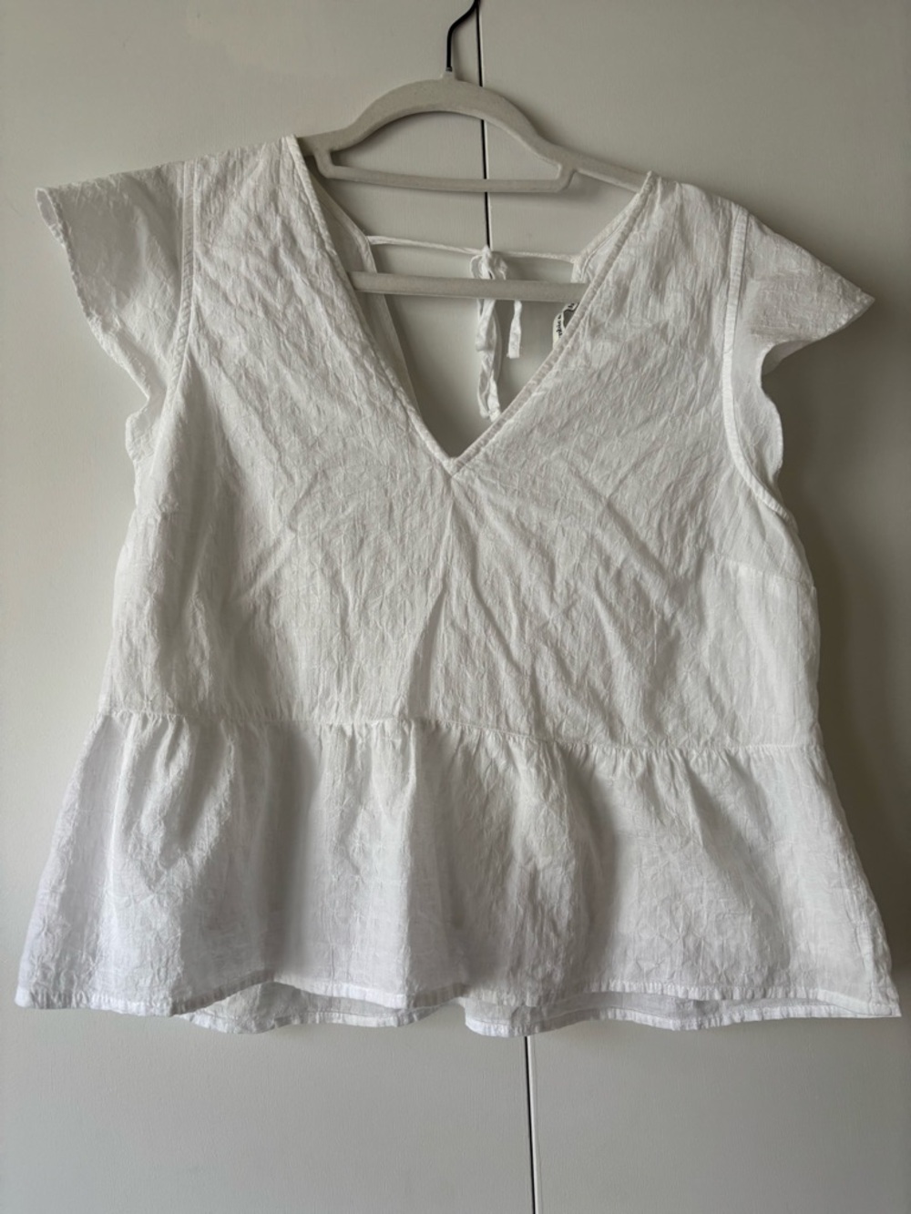 Abercrombie & Fitch White V-Neck flutter sleeve Top